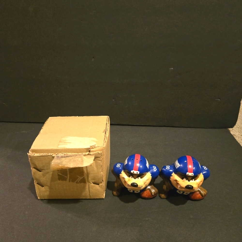 1994 TAZ NY GIANTS NFL FOOTBALL TEAM LOONEY TUNES SALT & PEPPER SHAKERS IN BOX